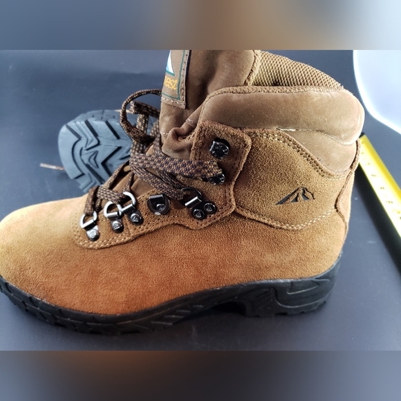 Mt Everest Hiking Winter Boots W 6.5 M 4.5 new condition - Picture 2 of 9
